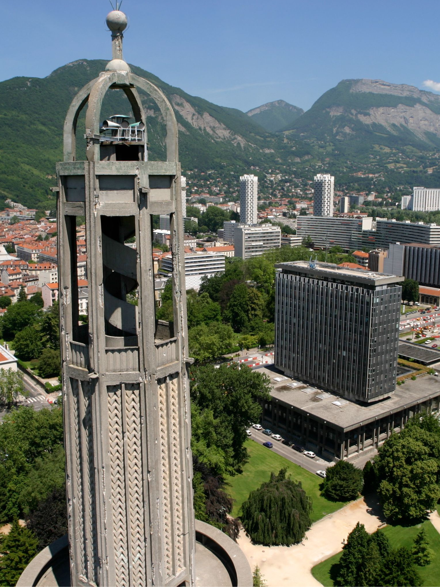 Vue a&eacute;rienne de la Tour Perret situ&eacute;e &agrave; Grenoble, en Is&egrave;re.